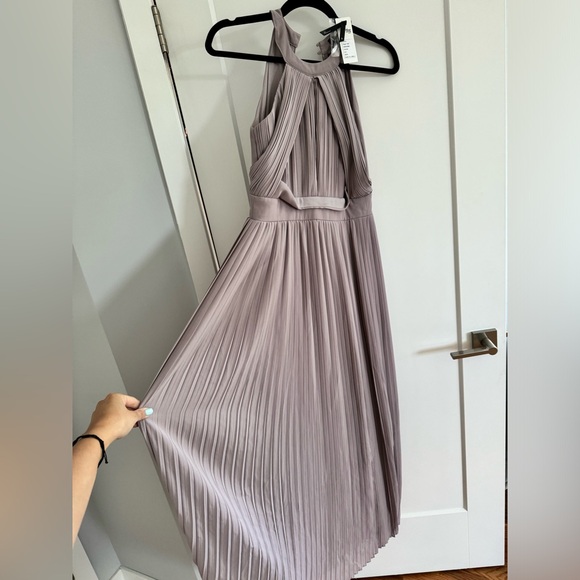 TFNC Petite bridesmaid exclusive pleated maxi dress in gray - Picture 2 of 3